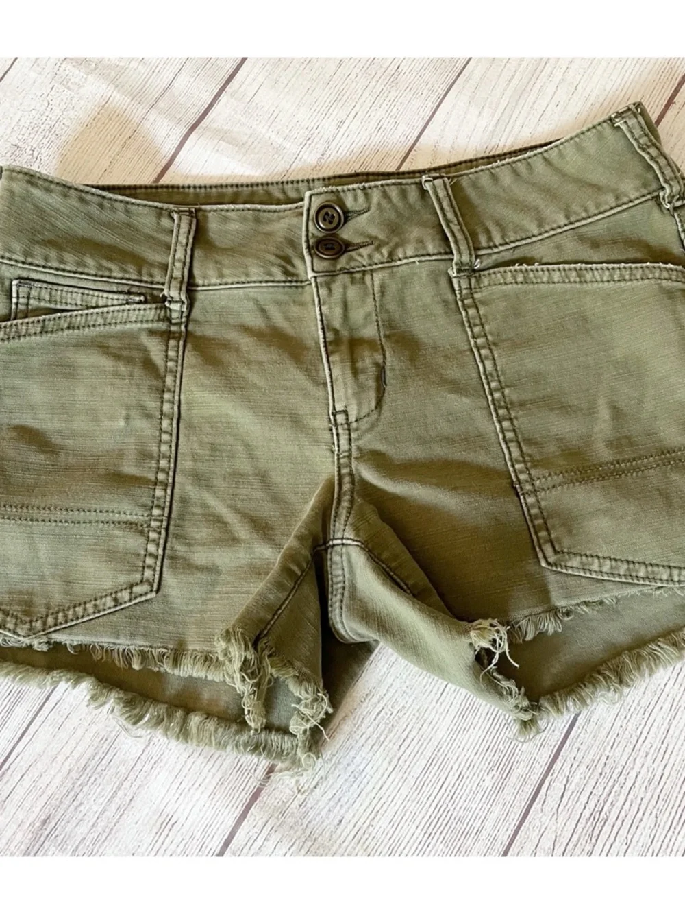 Anthro Pilcro The Wanderer olive 🫒 green shorts sz 26 - Picture 3 of 13